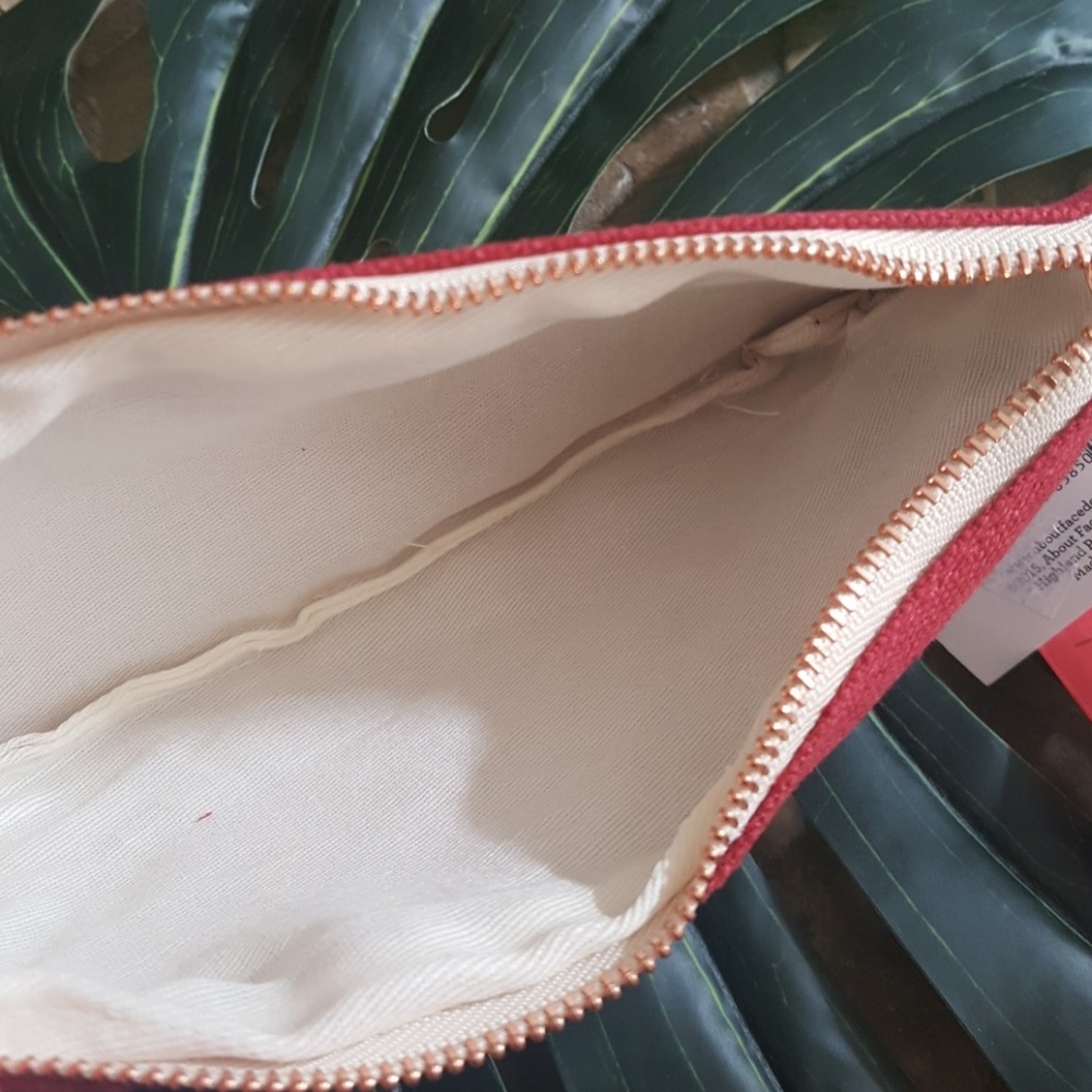 🌺 3/$9🌺  Mini zippered pouch "wine money " - Picture 4 of 5